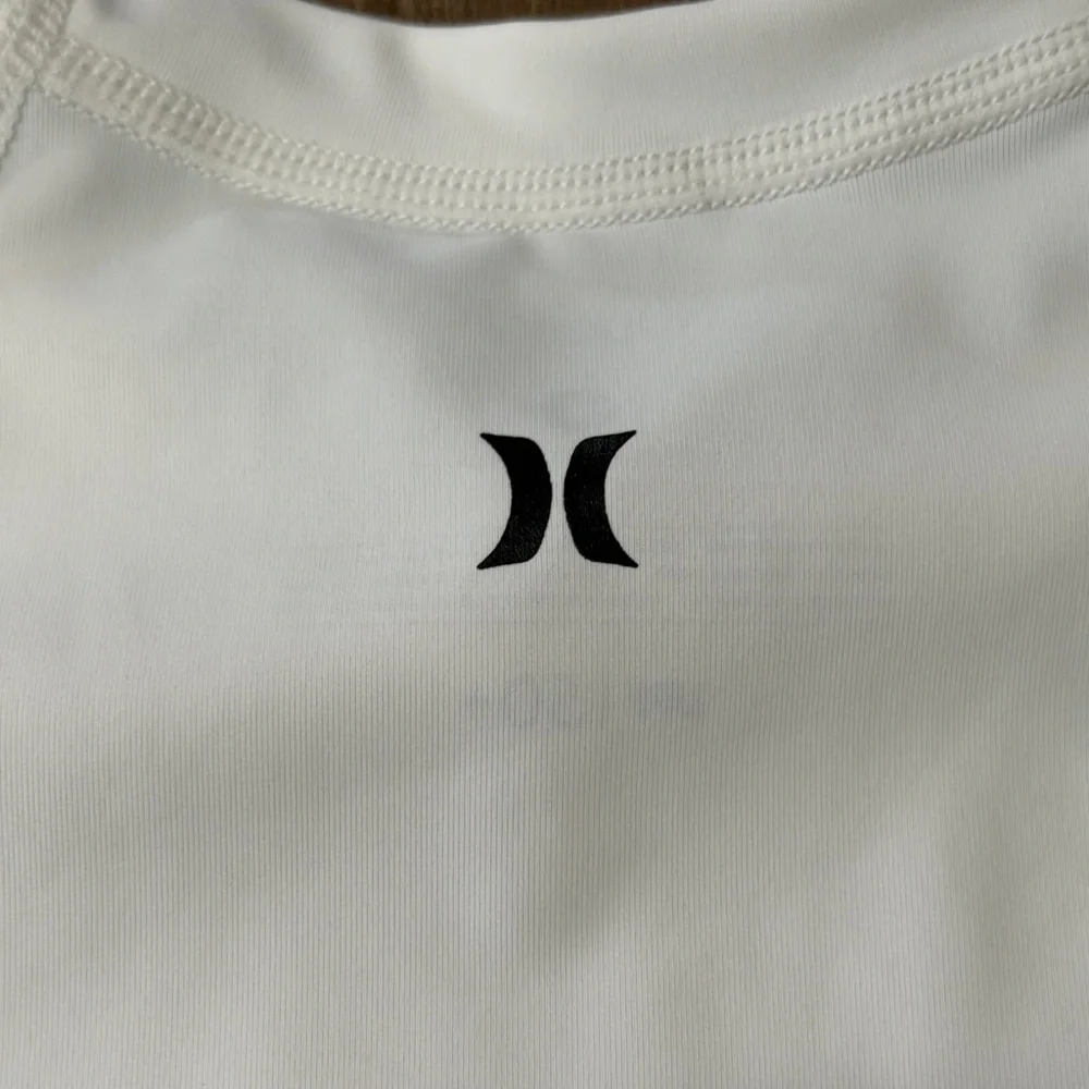 Hurley White Rashguard Short Sleeve‎ Women M UPF 50+ Beach Resort Cruise Boating - Picture 8 of 8